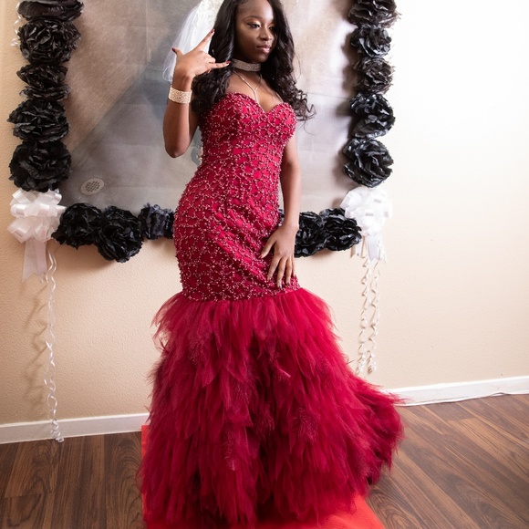 Two Beautiful dresses for sell - Picture 2 of 3